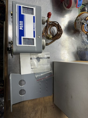 #ad #ad Penn Dual Pressure Control P70LB 1C Low Range 20quot; Hg Vac 100psig NEW IN BOX $120.00