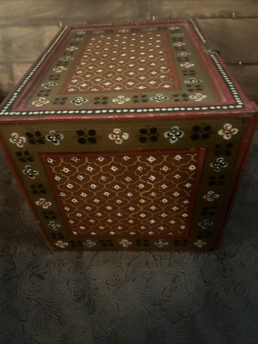 RARO DE COLECCIÓN Indio Vargueno Rojo Multi Pintado a Mano Joyería Curiosidades Pecho - 10 3/4” - Imagen 10 de 14