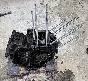 1986 Honda VT1100C Shadow 1100  Black Engine Motor Crankcase Crankshaft & Rods 
