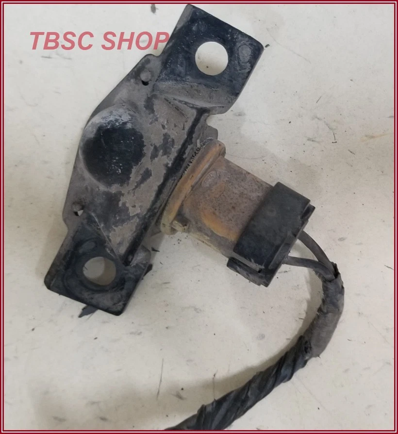 Ремень для номерного знака заднего бампера 1993–1998 Lincoln Mark VIII с подсветкой - Изображение 3 из 4