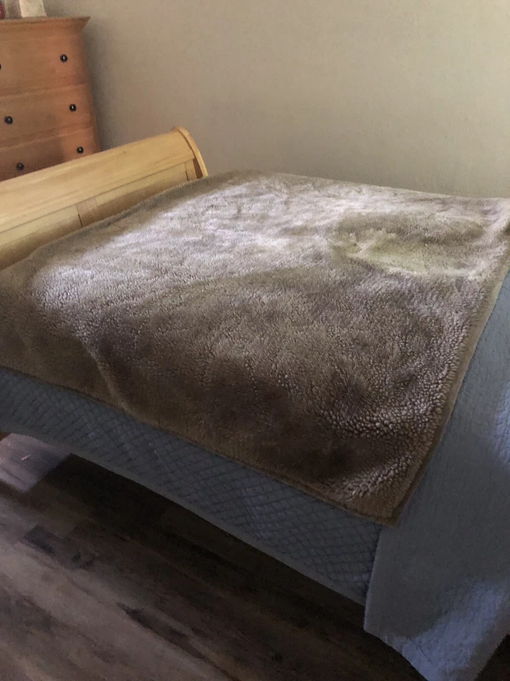 Manta Pottery Barn marrón de peluche de piel sintética 50x60" excelente Foto 3 de 4