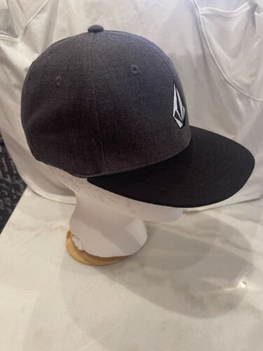 Volcom Stone Hat Youth Flexfit Fitted Black Baseball Cap Kids Boys Flex Elastic - Picture 3 of 4