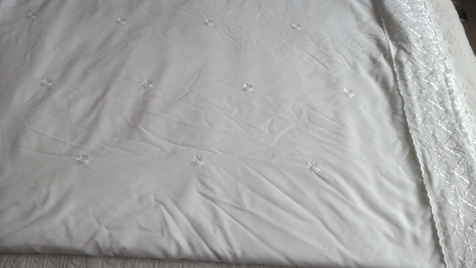 Vintage * Beautiful White Double Duvet Cover with Broderie Lace Edge eBay