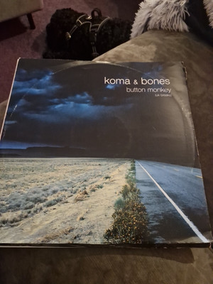 (140) Koma & Bones    Button Monkey  12''  VGC+
