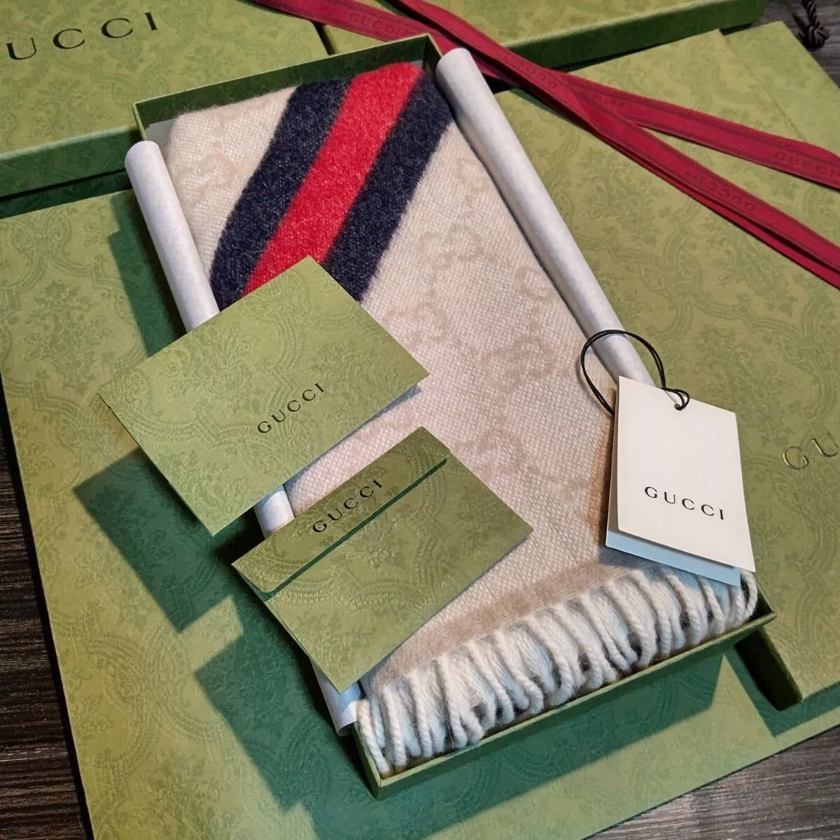 Écharpe frange Gucci étole alpaga sherry ligne 570603 GG motif beige