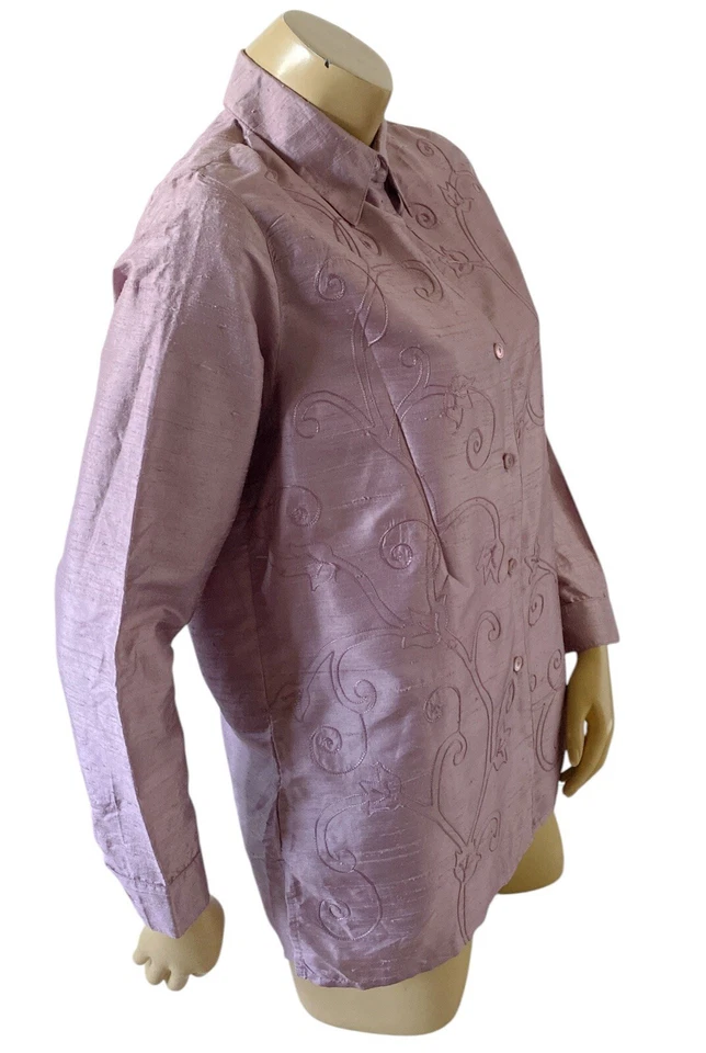 Camisa EASY SPIRIT Mujer Talla Pequeña Púrpura Seda Bordada Cuello Abotonado Foto 3 de 4