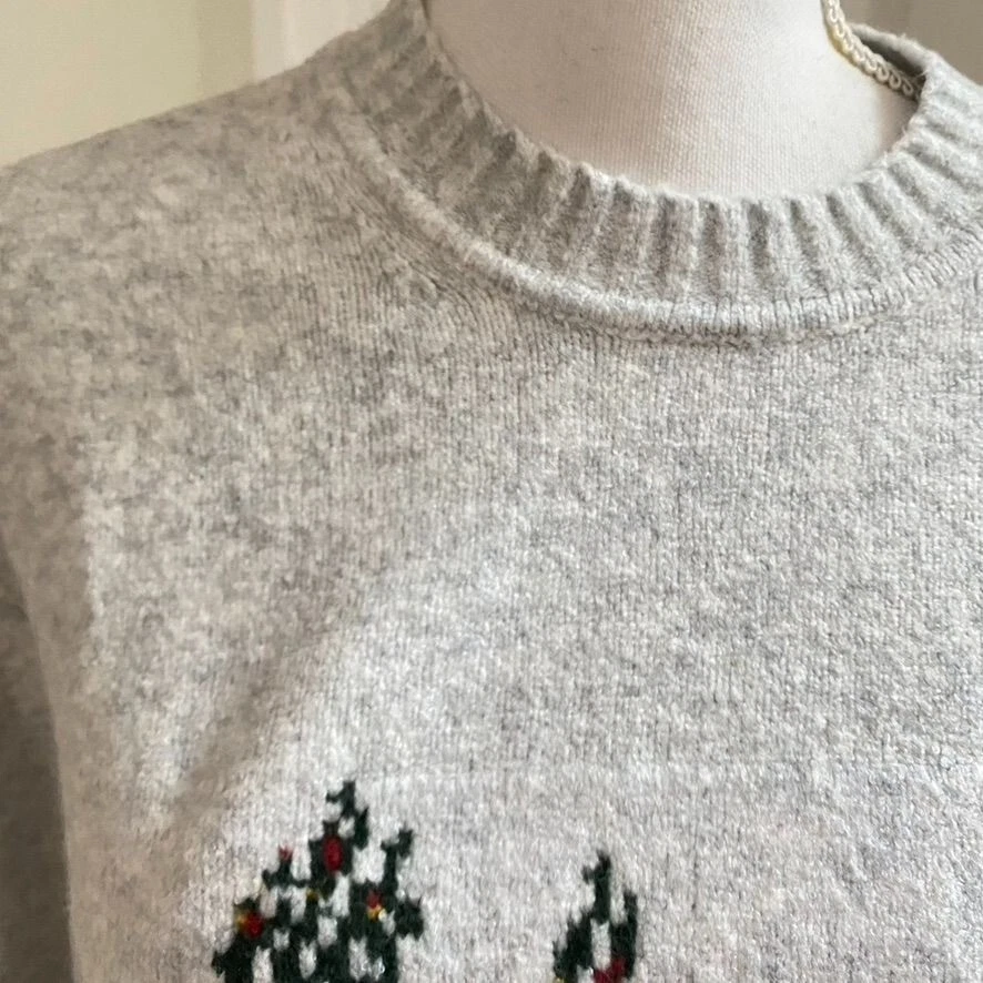 Abercrombie & Fitch Unisex Soft AF Holiday Sweater Size Large Bronco Pine Trees - Image 4 of 4