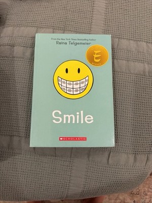 Smile-A Graphic Novel-Paperback-Scholastic-Raina Telgemeier-Brand New