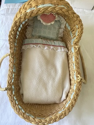 VTG American Girl Bitty Baby Wicker Moses Lullaby Basket w/Diaper Bag  Books Pjs