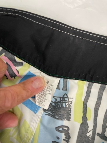 Pantalones Cortos Quiksilver Botón a Presión Mosca Graffiti Estampado Talla 38 Pintura de Guerra - Imagen 6 de 8