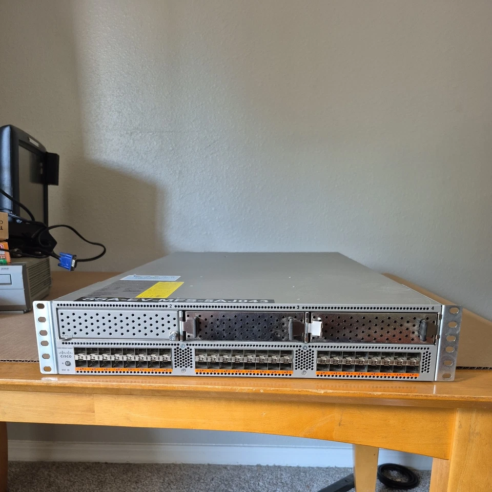 Cisco Nexus 5596UP 64 Port 10 Gigabit Ethernet/Fibre Channel Switch N5K-C5596UP - Image 3 of 4