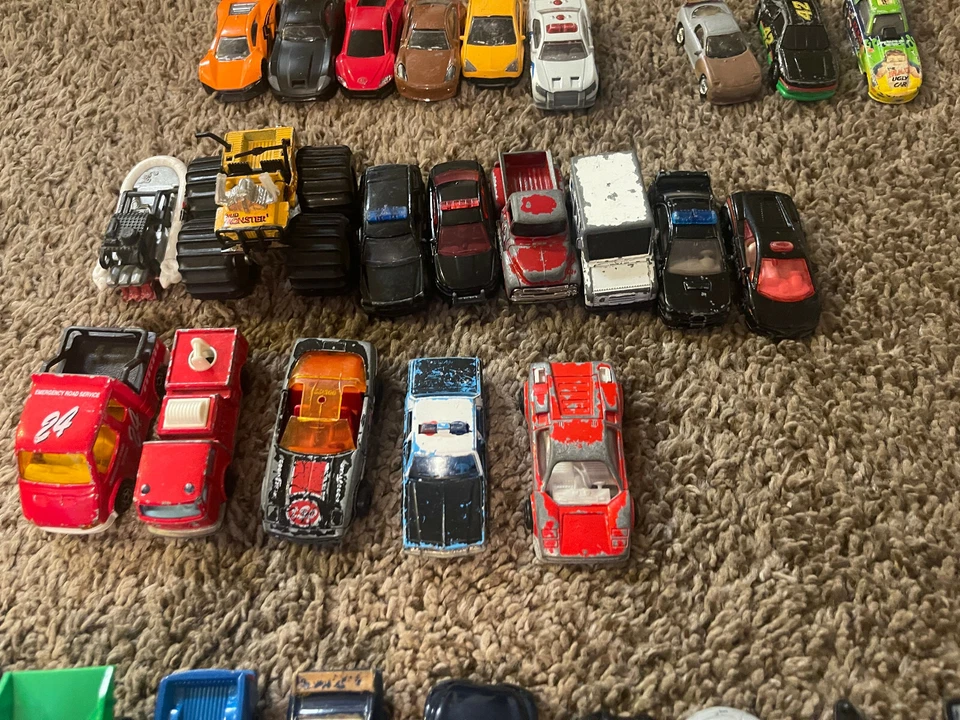 59 CAR LOT.  18 Hot Wheels, 19  Maisto, 8 MATCHBOX, 3 RACIN CHAMP, 5 MAJORETTE - Image 4 of 4