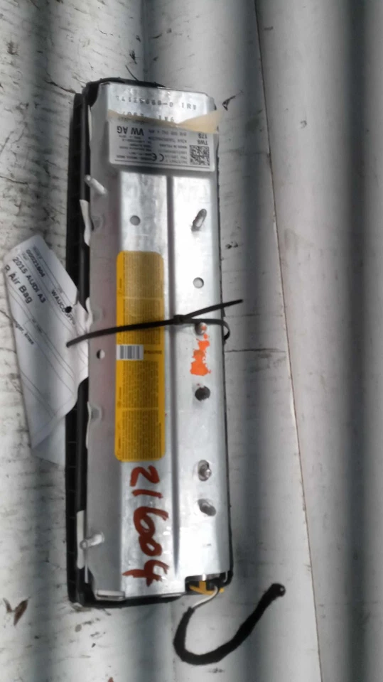 Used Instrument Panel Air Bag fits: 2015 Audi A3 front Conv passenger knee R. Gr - Image 2 of 4