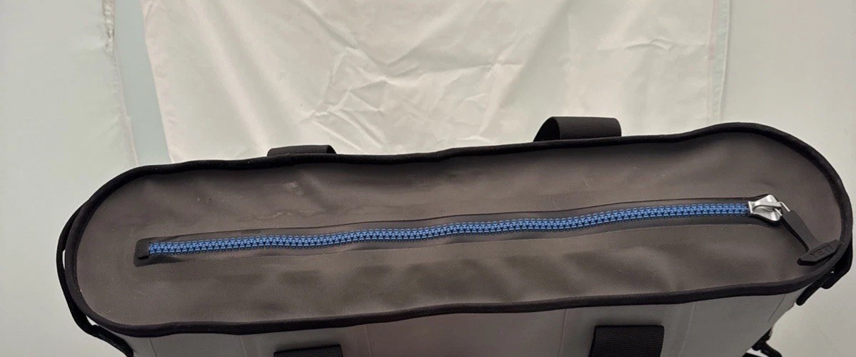 YETI Hopper 40 Soft Cooler Zip TOTE with strap Gray with Strap RARE  DISCONTINUED | eBay