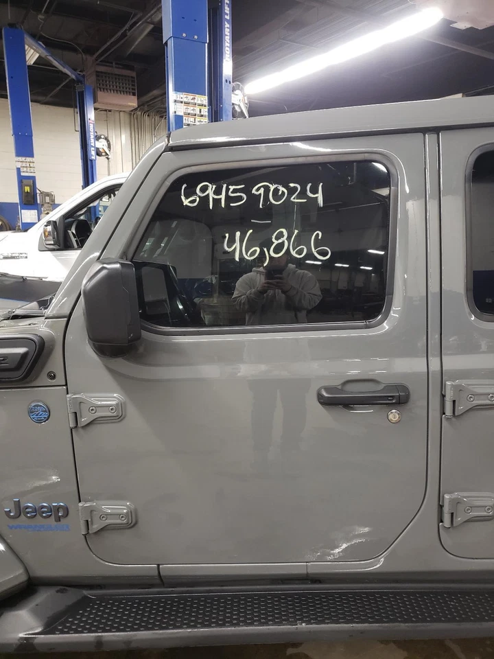 21 22 23 WRANGLER 4XE Left Rear Door Trim Panel Black Leather D5X9 Blue Stitch - Image 4 of 4