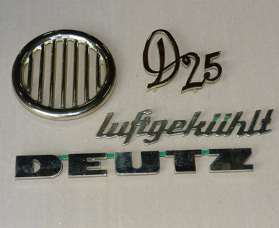 Satz messing Emblemen für Deutz D25 Traktor Haubenrosette + Schriftzug 