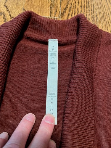 Cárdigan Lululemon Sit In Lotus Wrap II Cassis Talla 4 Lana Merino - Imagen 5 de 5