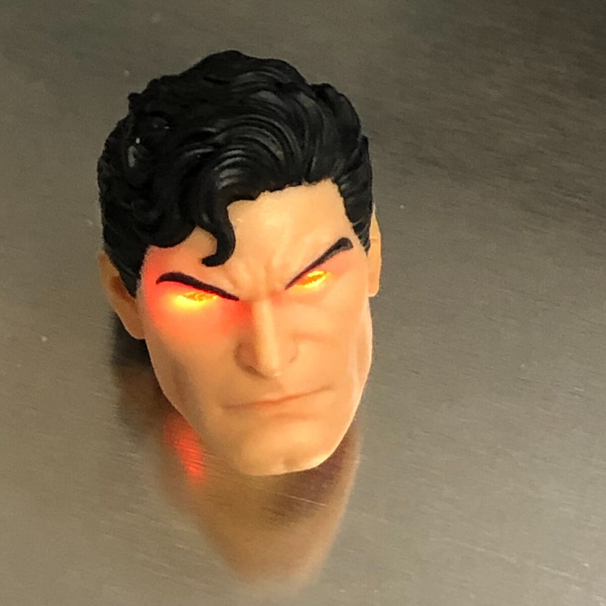 Mezco One:12 Classic COMIC Deluxe Superman -Heat Vision Mezco One:12 Classic COMIC Deluxe Superman -Heat Vision