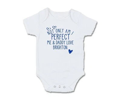 Brighton Not only am I perfect Baby Grow Body Pullover Lätzchen Fußball Fan Geschenk