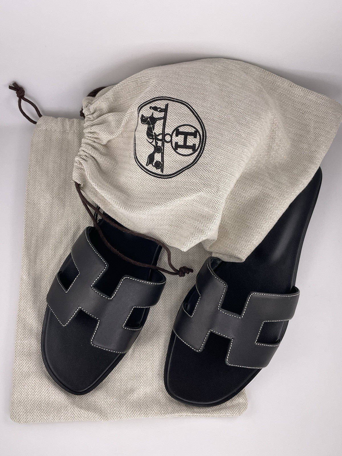 Hermès Oran Black Leather Sandals Women's Size 38 8 US Slides Black Stitch