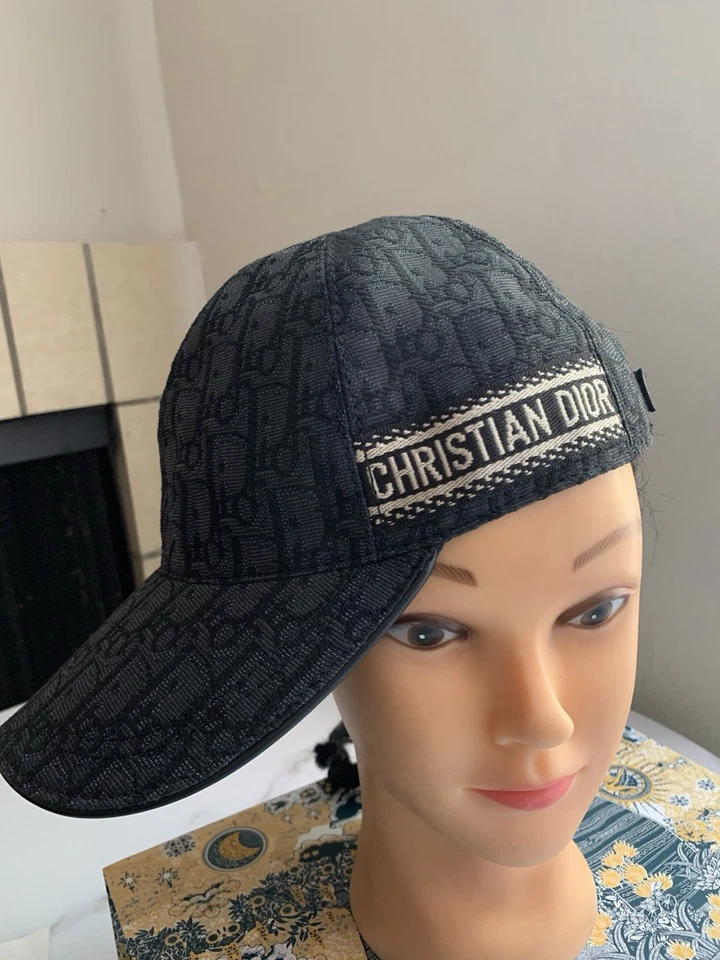 Chapéus Christian Dior masculinos e femininos nunca usados  - Imagem 3 de 4