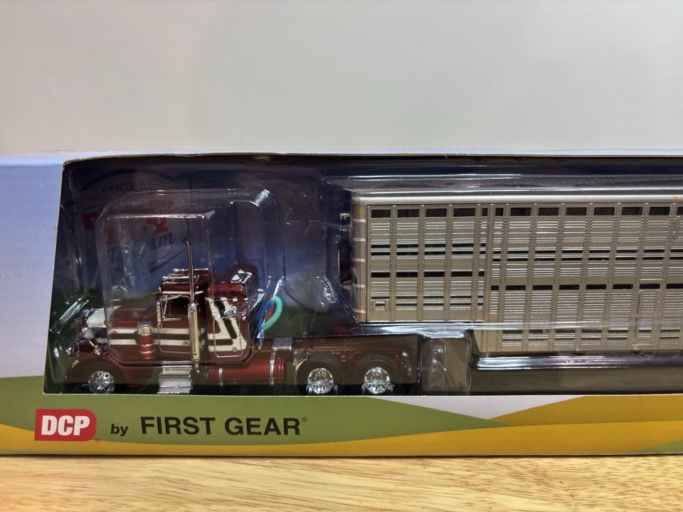 DCP 1/64 Red Peterbilt 359 w/ Wilson 45' Vintage Livestock Trailer - Image 3 of 4