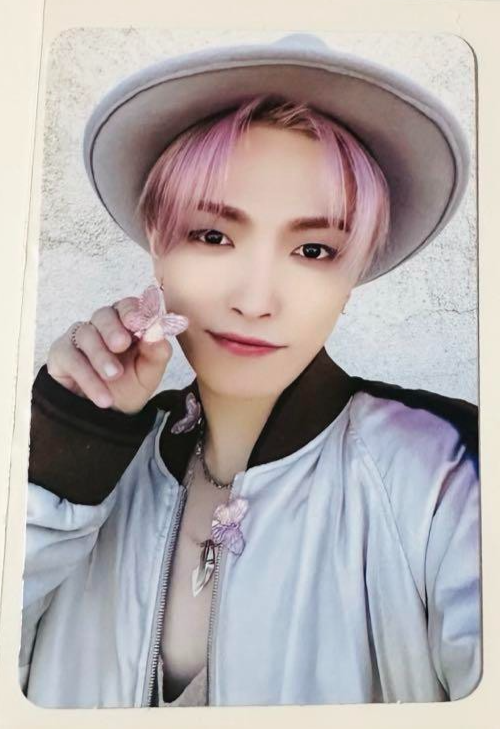 ATEEZ HONGJOONG GOLDEN HOUR: Part.1 Makestar Butterfly ATEEZ HONGJOONG GOLDEN HOUR: Part.1 Makestar Butterfly