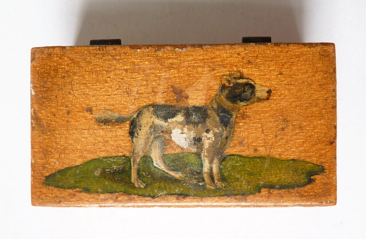 Boite tabatière ancienne en bois  avec peinture miniature chien Nieuwe voorraden