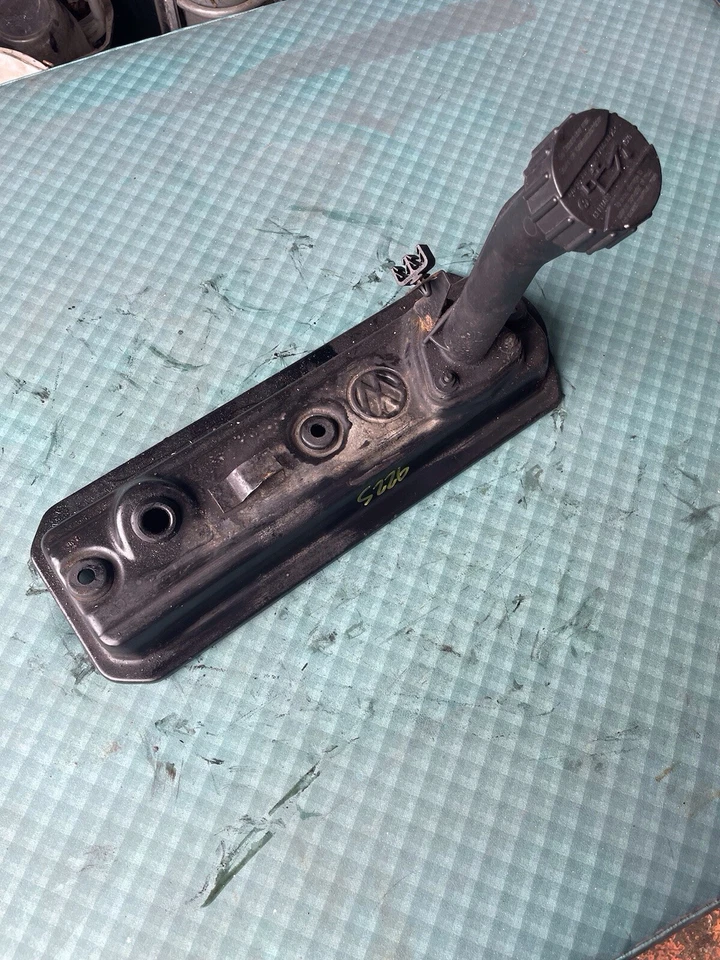 Cubierta basculante Volkswagen Transporter T4 moldura metálica 1.9 cuello de llenado de aceite VW Foto 4 de 4