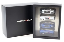 1:18 MOTORHELIX Nissan Skyline R34 Pare-Chocs Cadre Display Argent + Bleu M91005