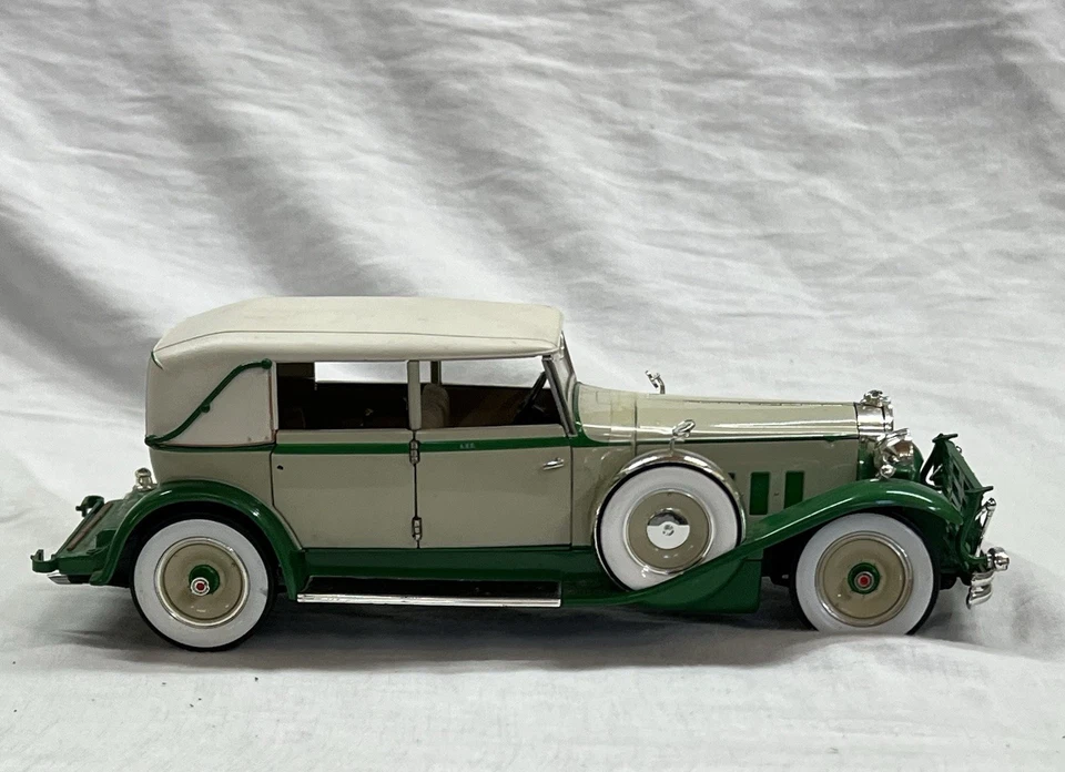 MODELOS FIRMA 1930 PACKARD BREWSTER CREMA/VERDE Foto 2 de 4