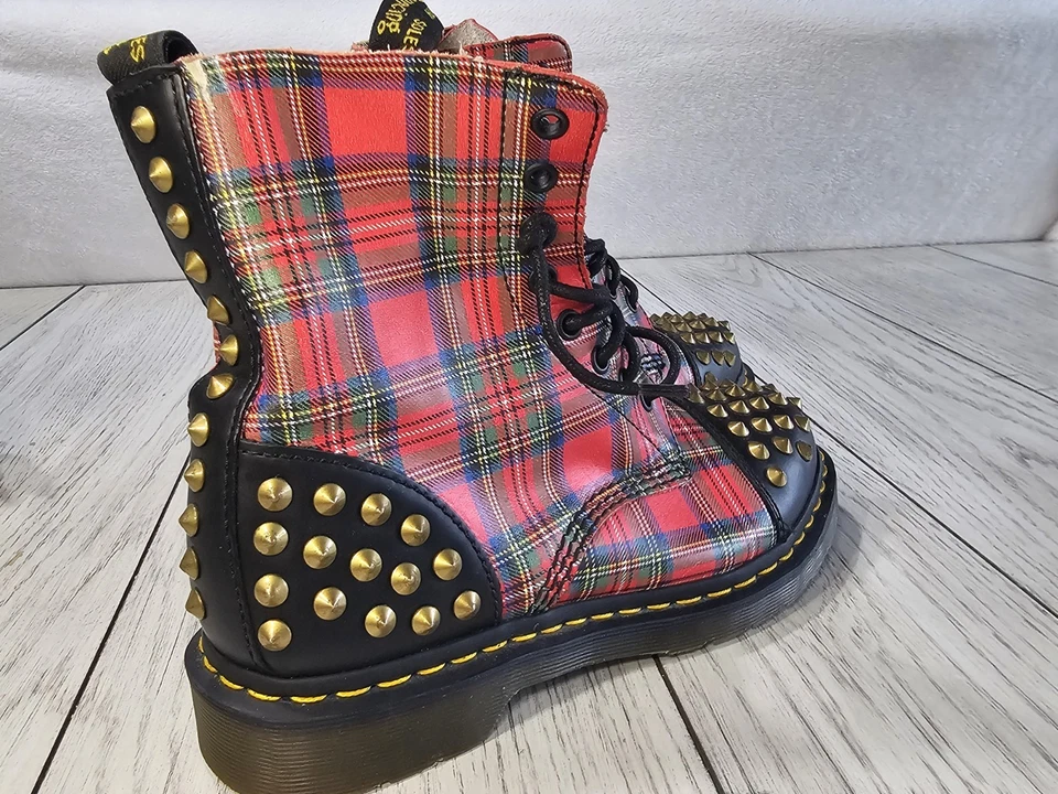 ! RARO🔥 Botas Punk Dr. Marten's DAI Tartán Núcleo Tachonado Rojo Cuadros Talla 8 Para Hombre! Foto 3 de 4