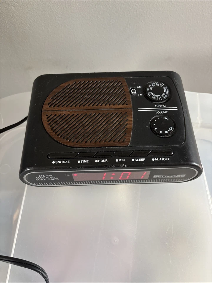 VTG Belwood Model# 4445-1 Electronic Alarm Clock Radio AM FM Manual - Image 2 of 4