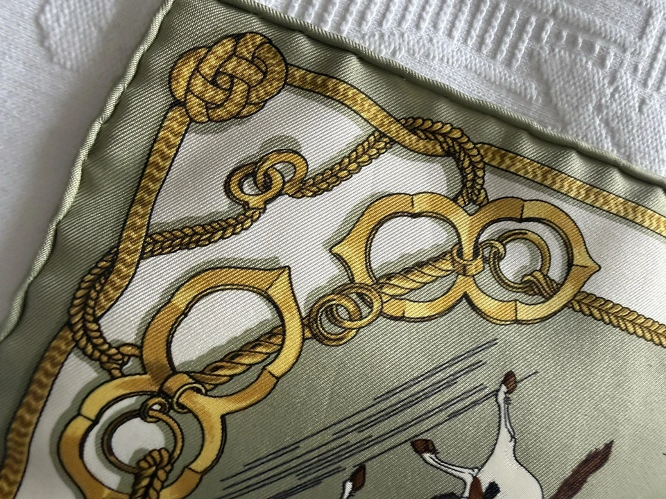 Foulard Hermès Paris ( Équitation Japonaise ) 100% Soie Neuf Et Étiquette - Photo 4/4