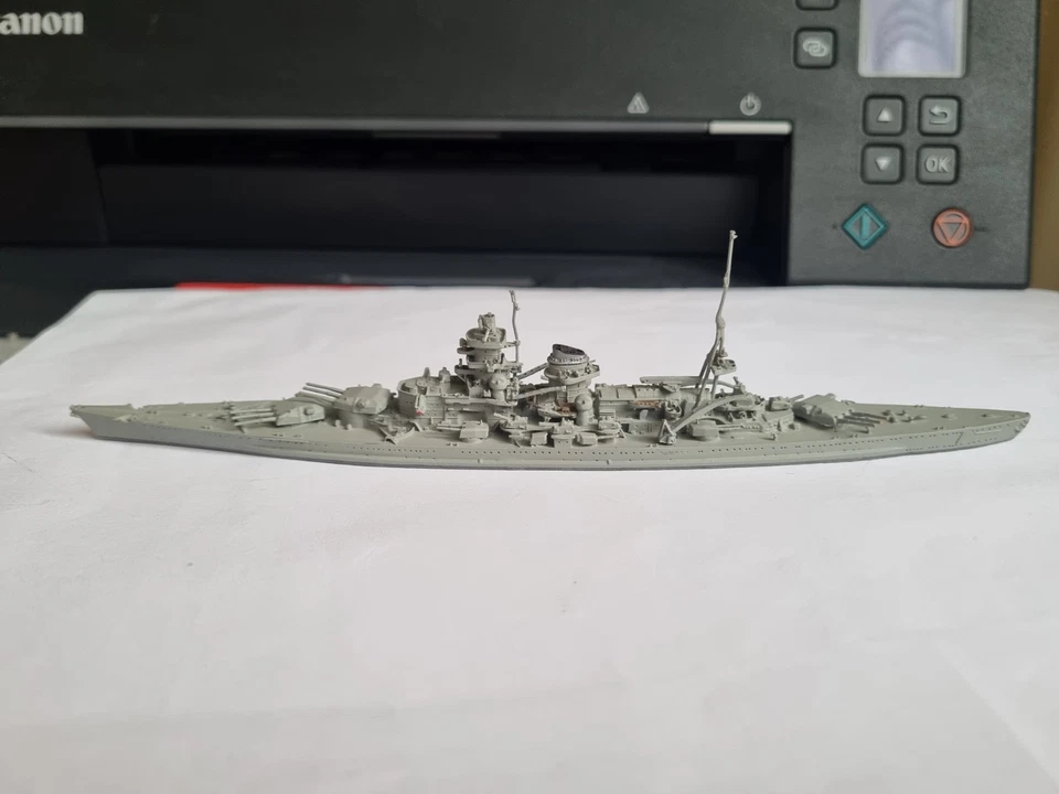 Schiffsmodell Neptun  N 1003 Scharnhorst 1:1250 Schiff Metal