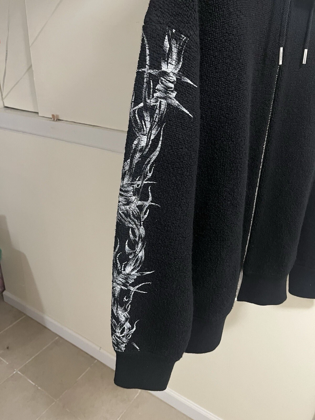 Felpa con cappuccio e zip oversize Givenchy filo spinato stampato taglia S