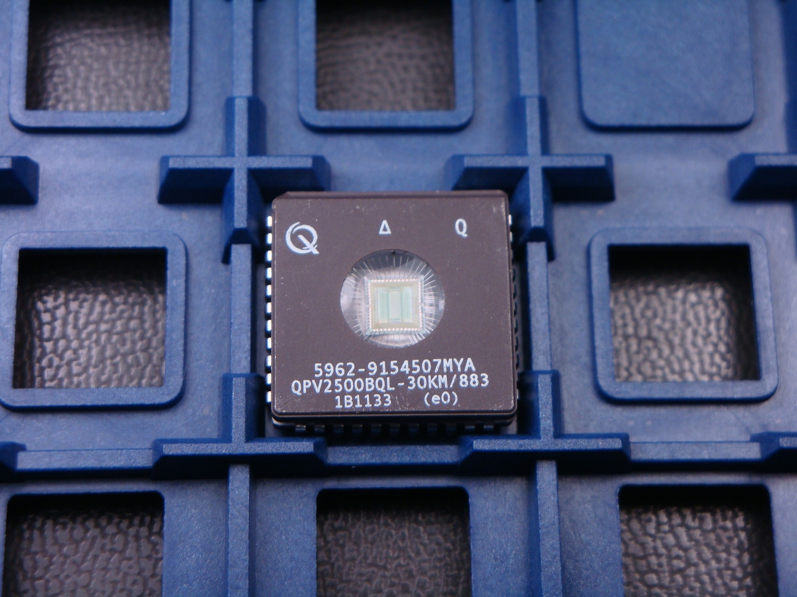 QPV2500BQL-30KM/883 QP Semiconductor UV Erasable High Speed PLD 5962-9154507MYA
