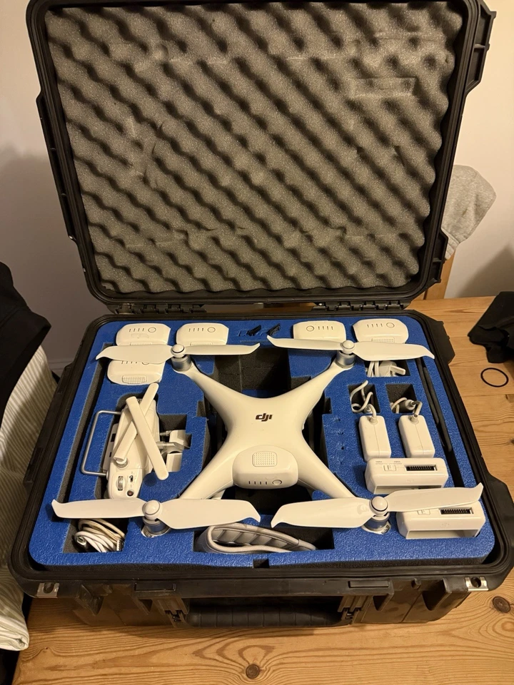 DJI Phantom 4 Pro V2 + Case & Extras - Image 2 of 4