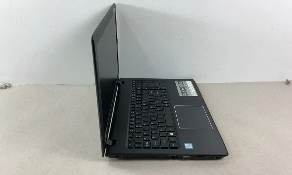 ACER ASPIRE E5-576-392H | I3-8130U 2.20GHZ | 256GB | 6GB | SIN SISTEMA OPERATIVO/ADAPTADOR DE CORRIENTE Foto 4 de 4