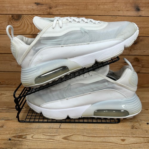 Nike Turnschuhe Herren Größe UK 10,5 Air Max 2090 Triple Weiß Mesh Laufen Fitnessschuhe - Bild 1 von 13