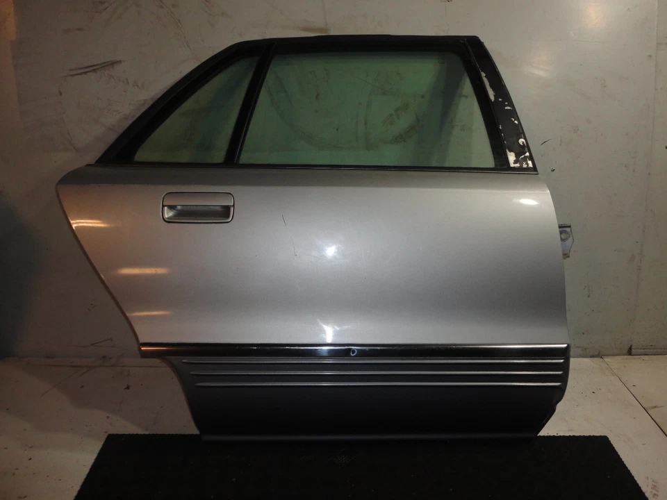 Oldsmobile 98 Regency Elite 1992 sedán puerta trasera derecha completa Foto 4 de 4