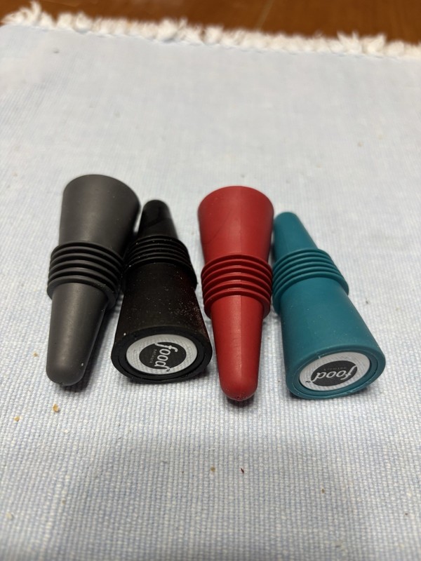 4-Pack Silicone Bottle Stoppers Reusable Wine Beverage Sealer Caps Bar Tool Set