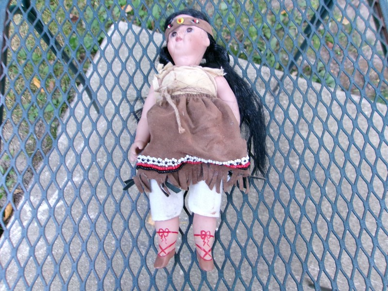 VTG Mary Van Osdell Native American Girl Numbered 0689/2000 Porcelain China Doll