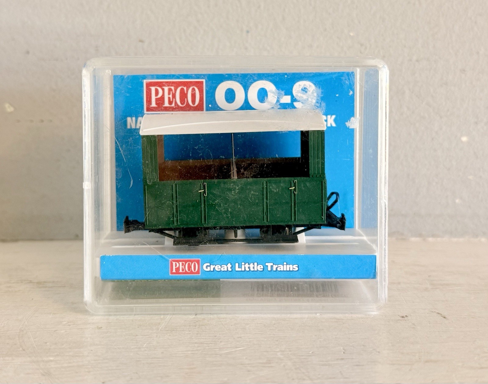 Peco GR-520UG OO9 Gauge Glyn Valley Tramway 4 Wheel Open Side Coach Green