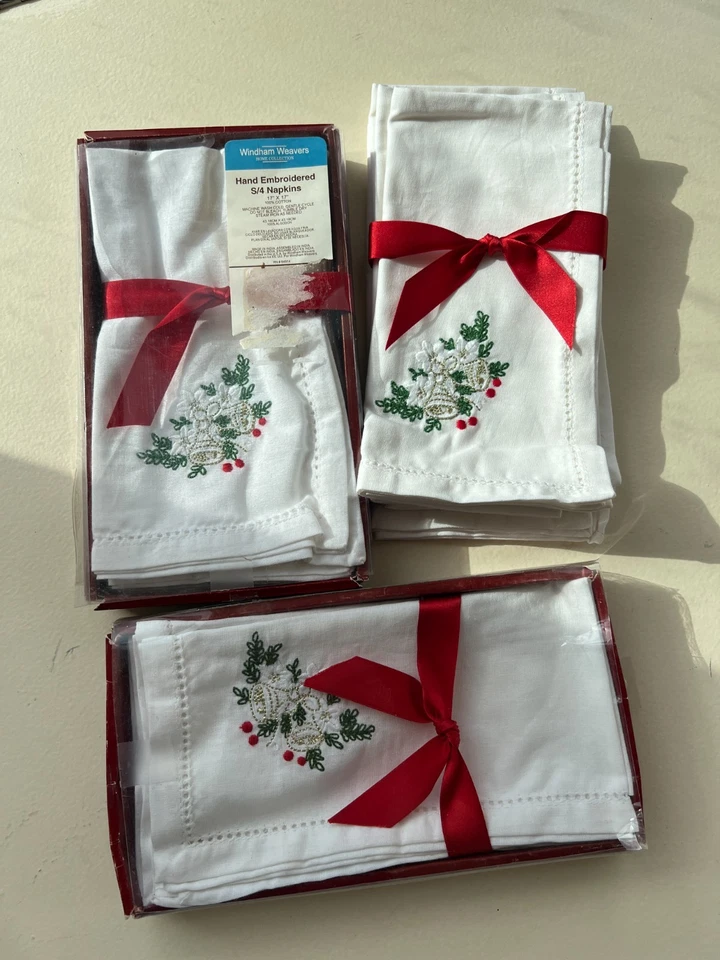 Servilletas vintage Windham Weavers bordadas a mano - Juego de 4 campanas y acebo Foto 2 de 4