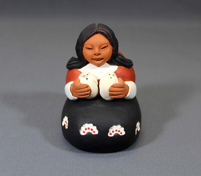 Peruvian Folk Art Terracotta Clay Woman Holding 2 Doves Marked Salas Peru 3''