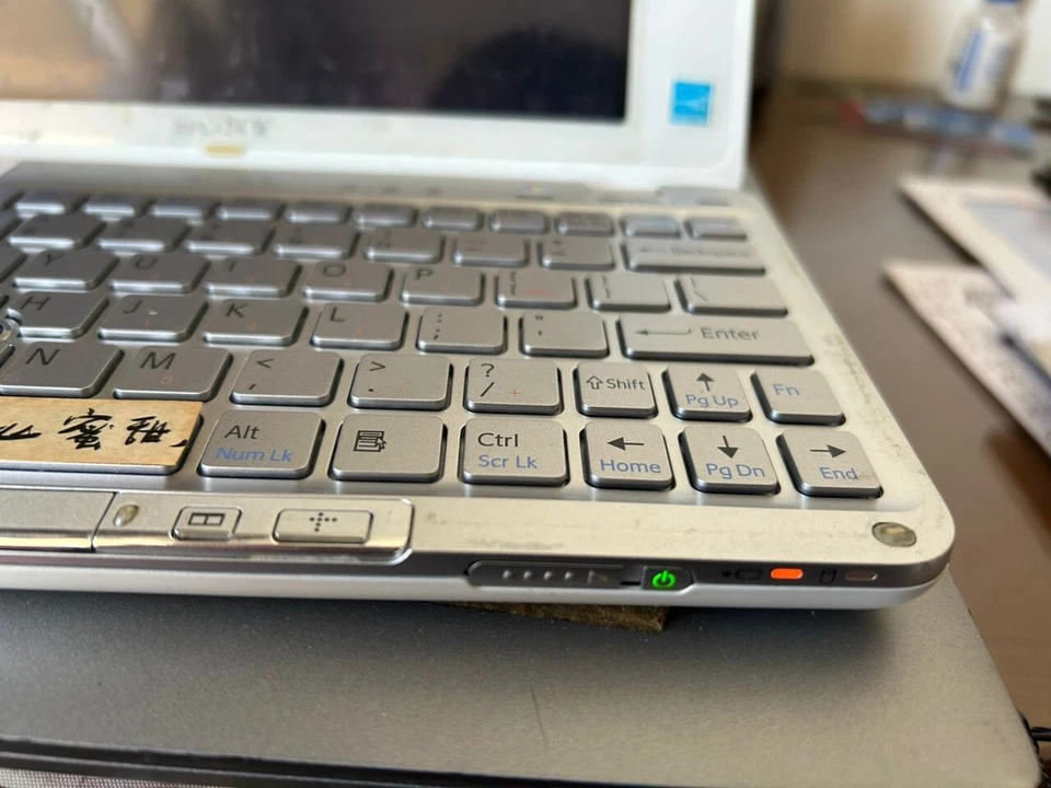 Sony Vaio VGN-P27H Laptop with original charger - Image 2 of 4