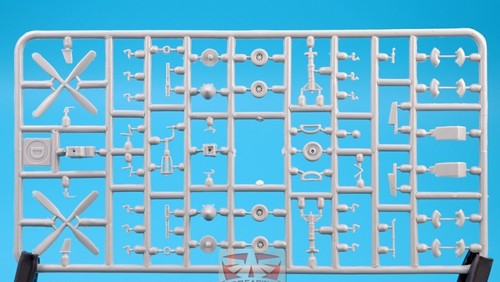 AA Models 7240 1/72 Beechcraft UC/TC12B Huron U.S. NAVY US Marine Corp Model kit - Picture 10 of 12