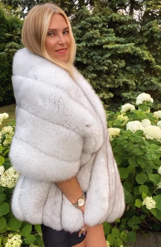 Sagafurs stunning blue fox fur stole wrap