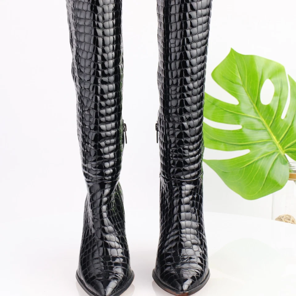 Bota Pelsna Vince Camuto para mujer talla 7 alta negra charol cocodrilo punta tacón alto Foto 2 de 4